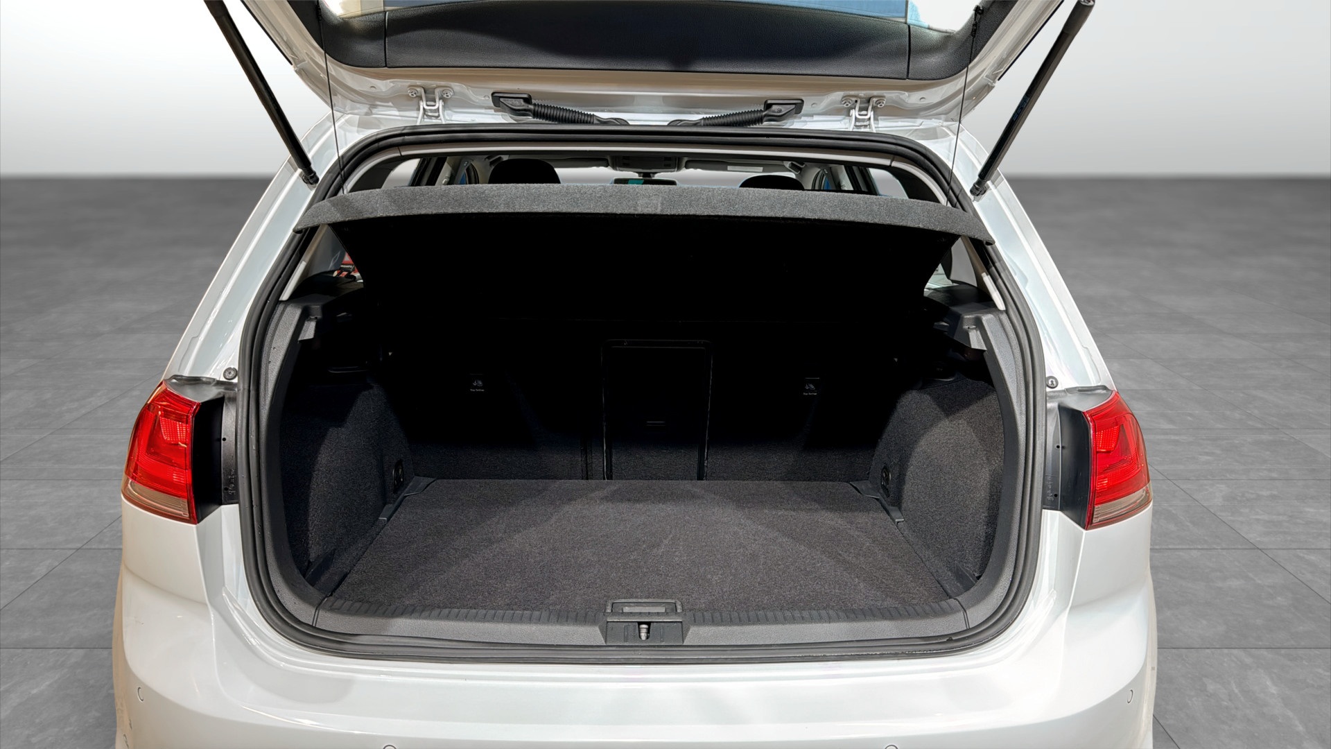 Volkswagen Golf NDO353