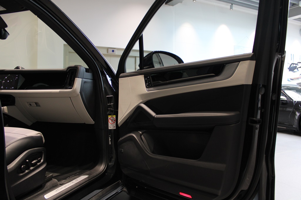 Porsche Cayenne NFP00F