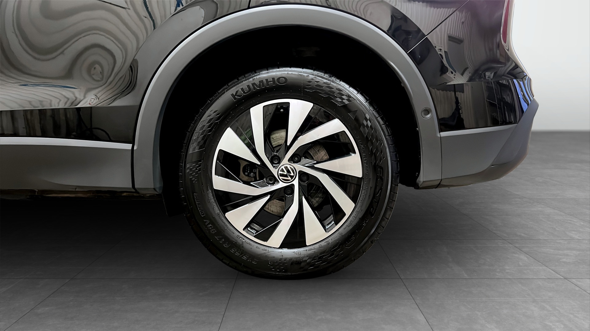 Volkswagen Tiguan NJB25E
