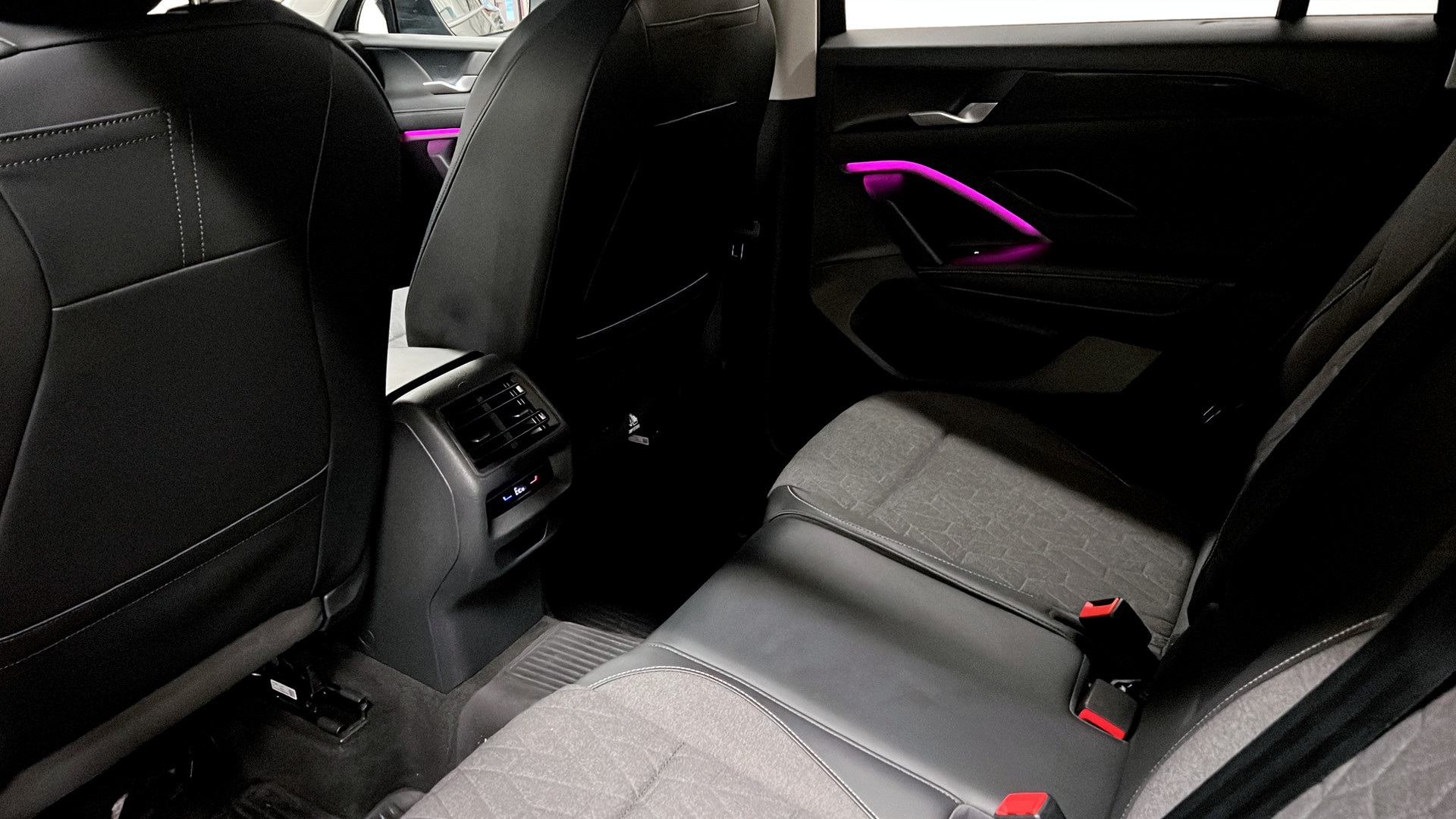 Volkswagen Tiguan NJB25E