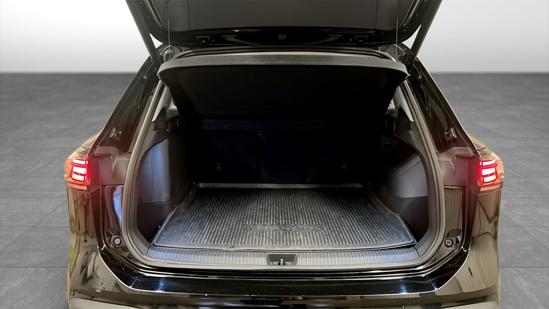 Volkswagen Tiguan NJB25E