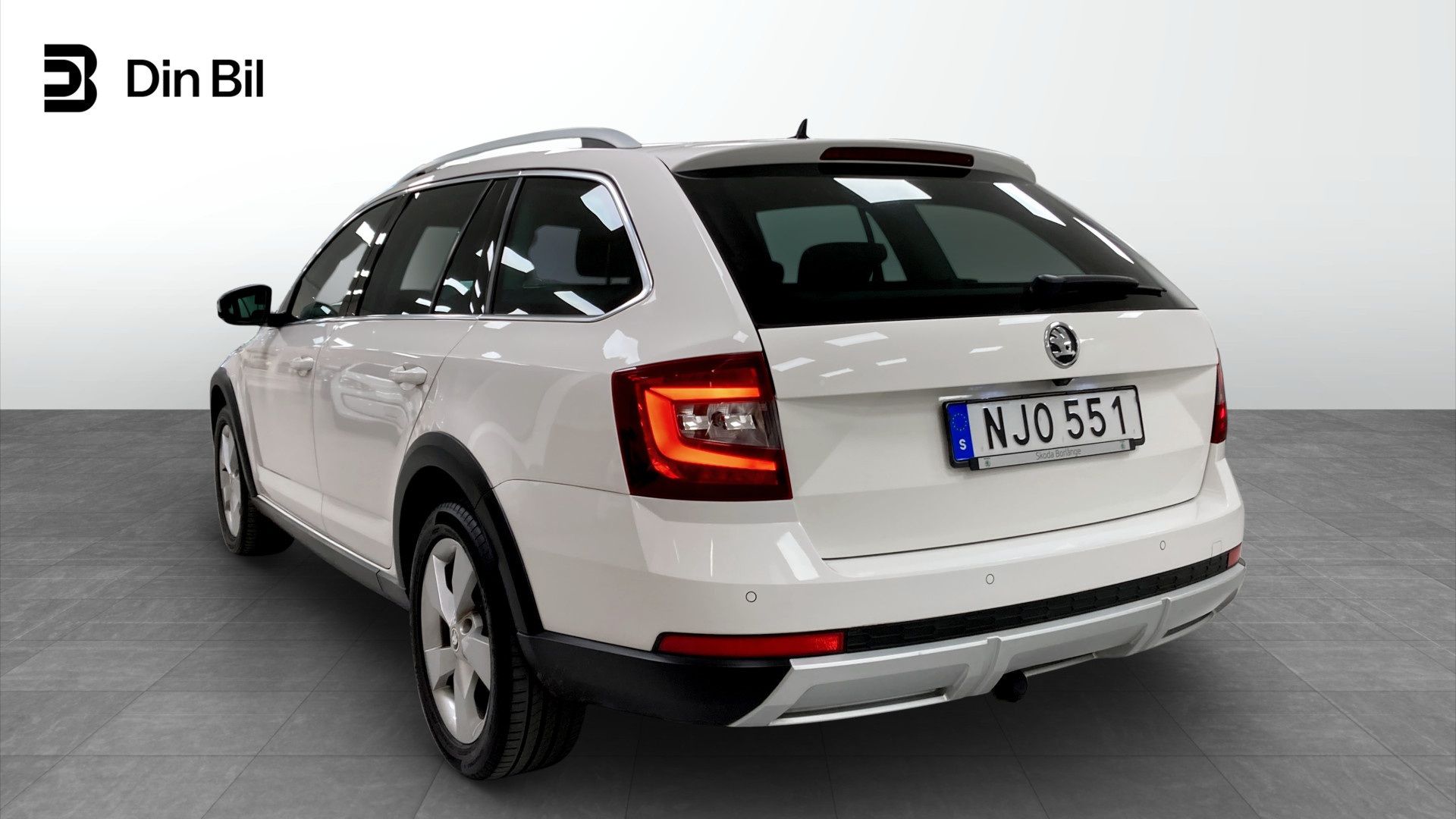 Skoda Octavia Combi NJO551