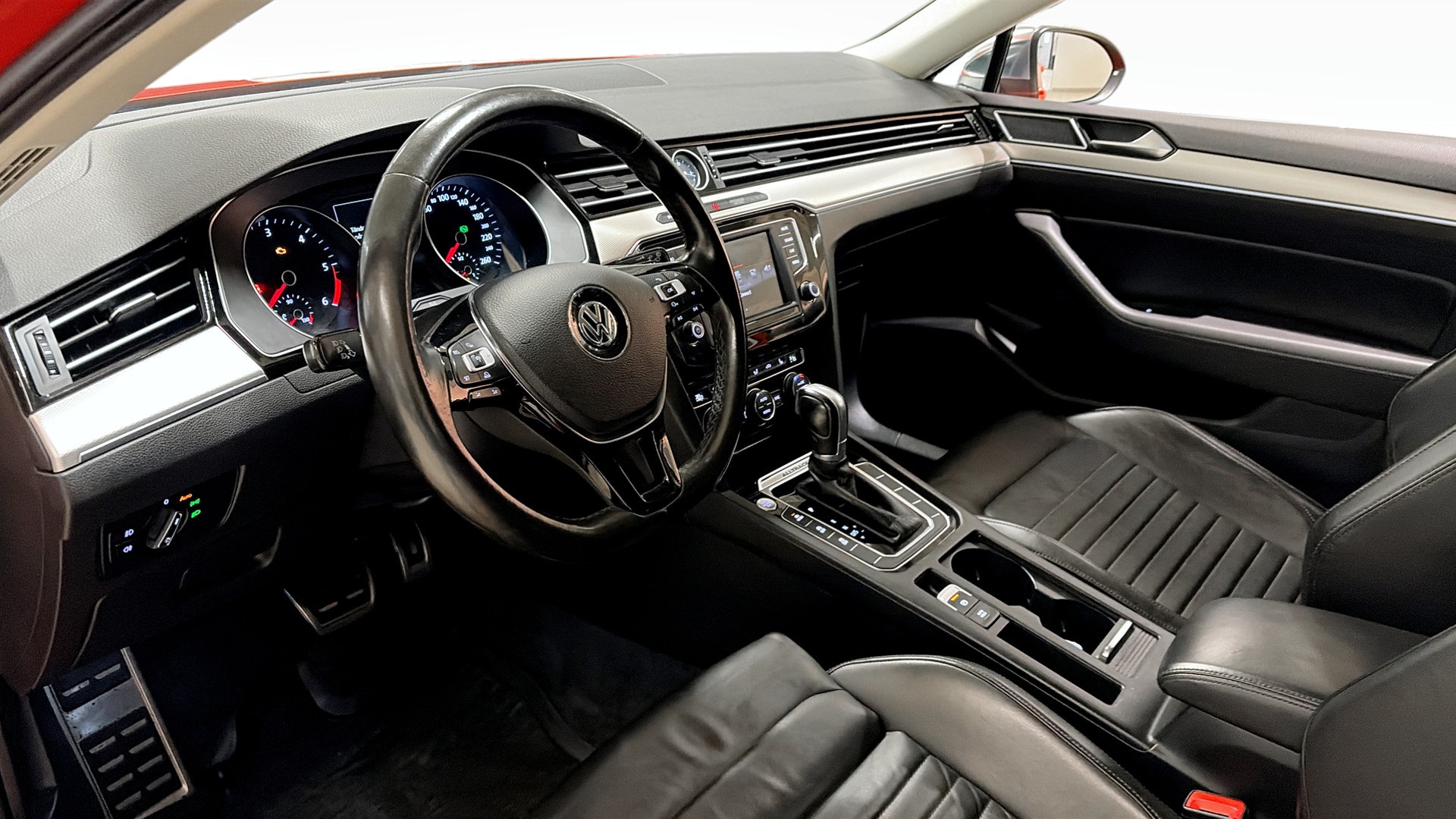 Volkswagen Passat NJU528