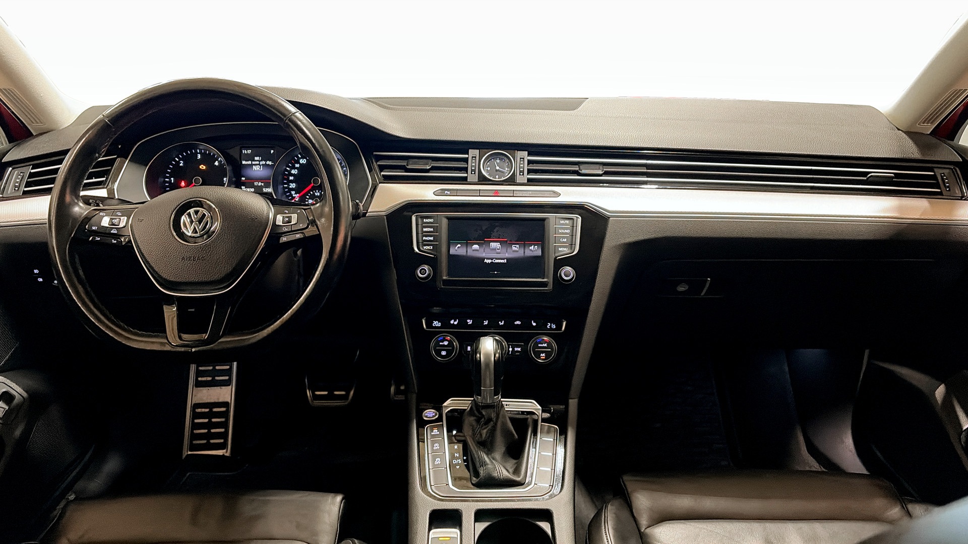 Volkswagen Passat NJU528