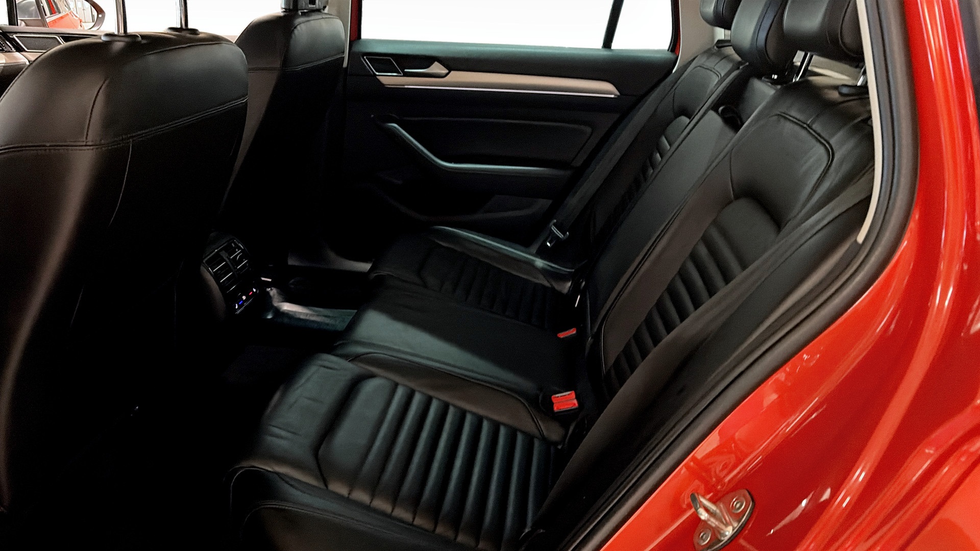 Volkswagen Passat NJU528