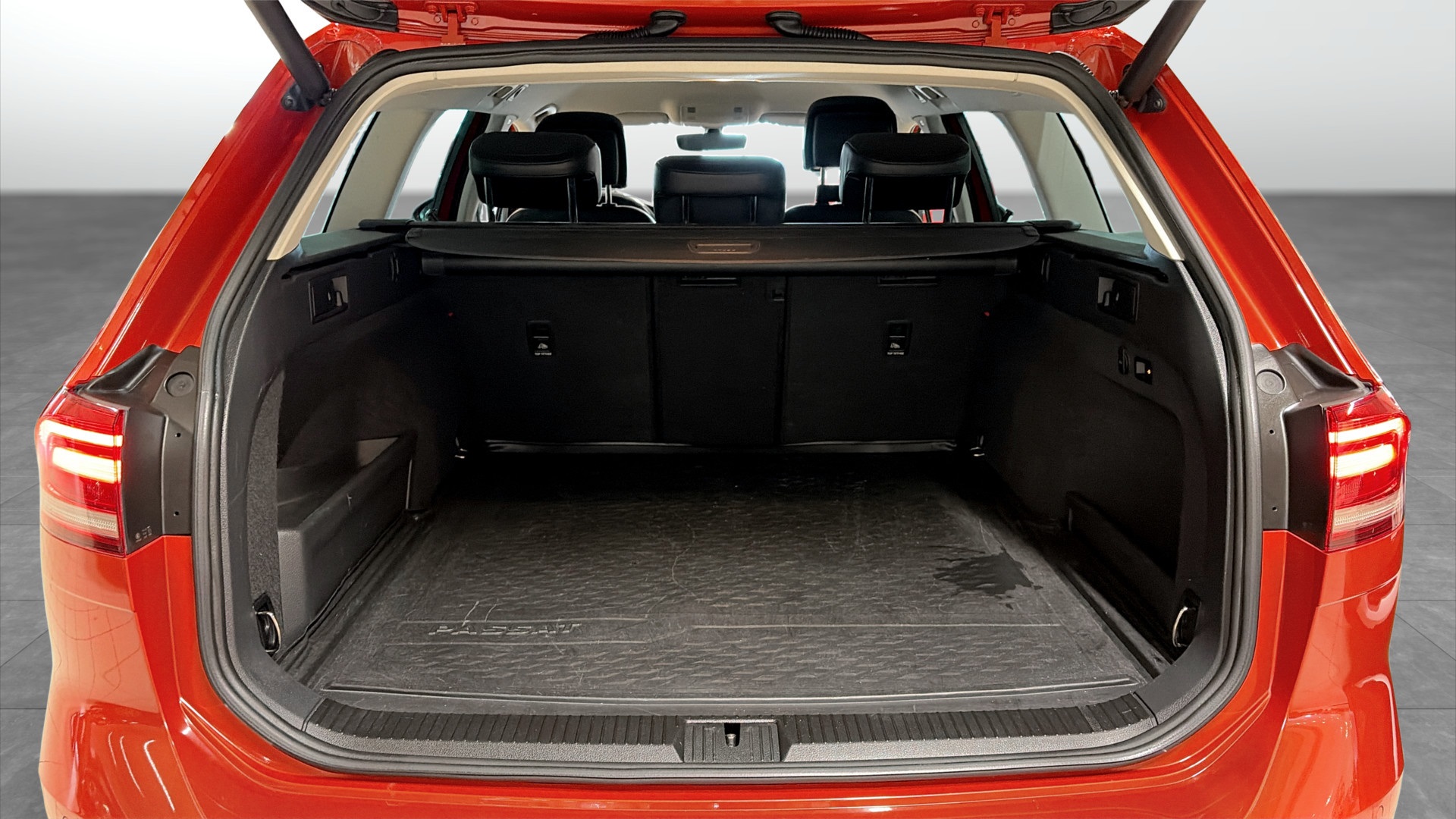 Volkswagen Passat NJU528