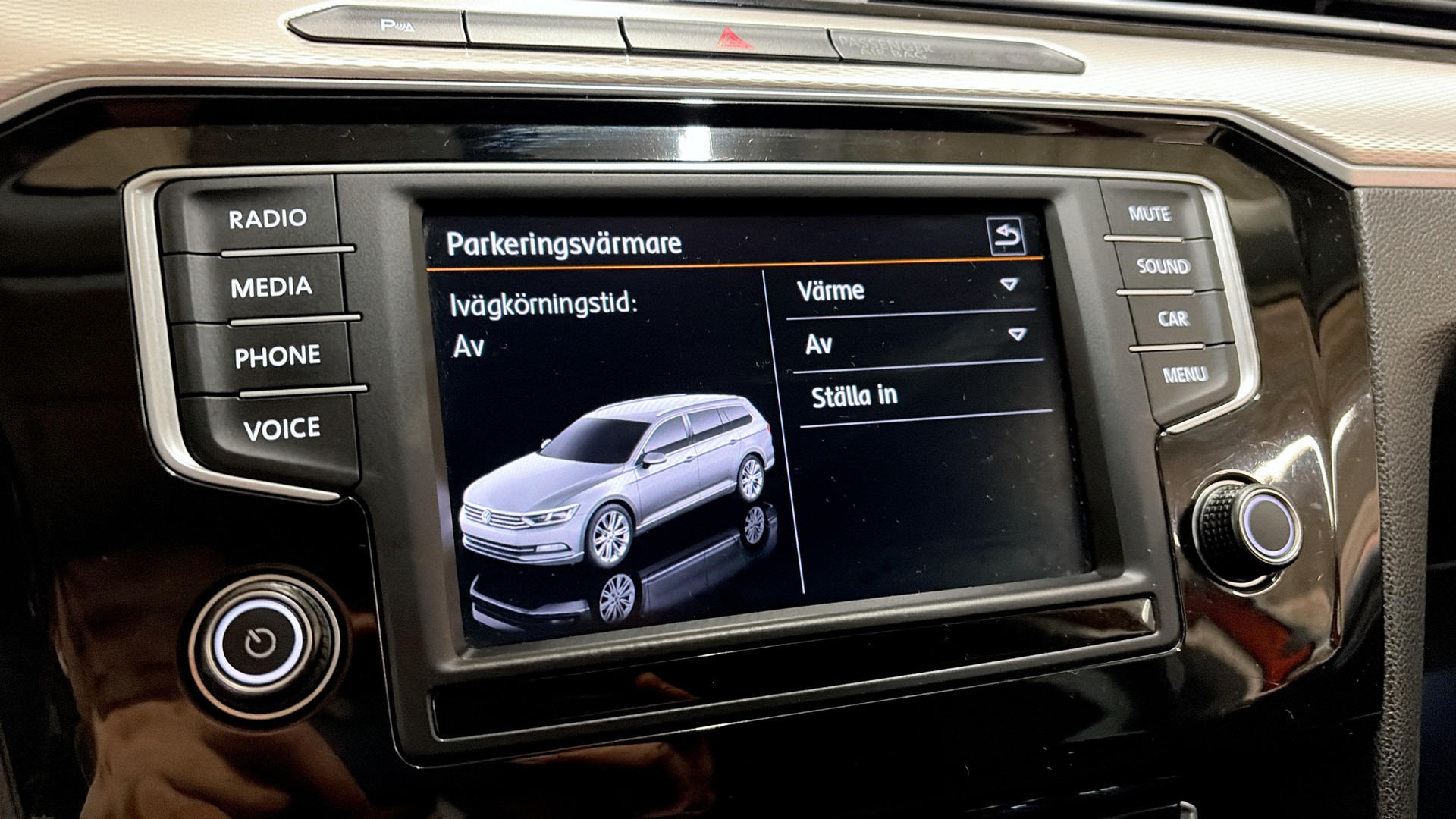 Volkswagen Passat NJU528