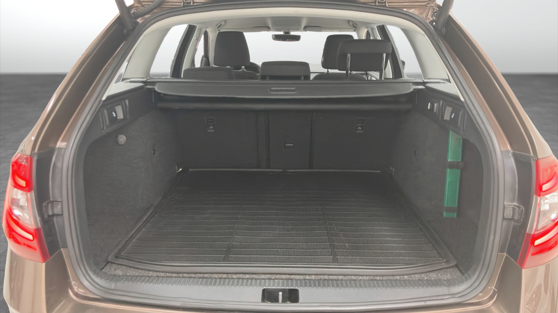 Skoda Octavia Combi NLF04A