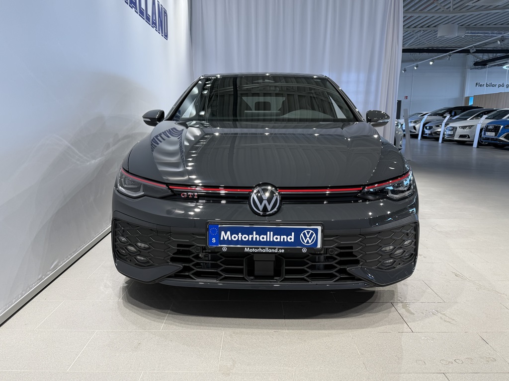 Volkswagen Golf NMH33S