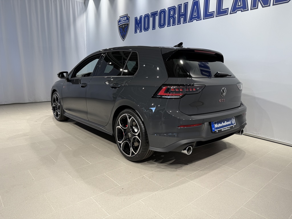 Volkswagen Golf NMH33S