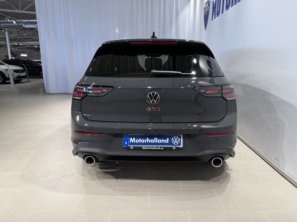 Volkswagen Golf NMH33S