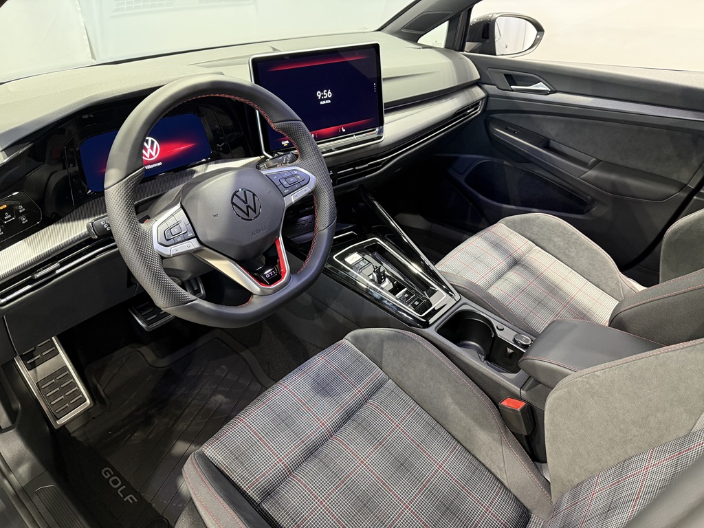Volkswagen Golf NMH33S