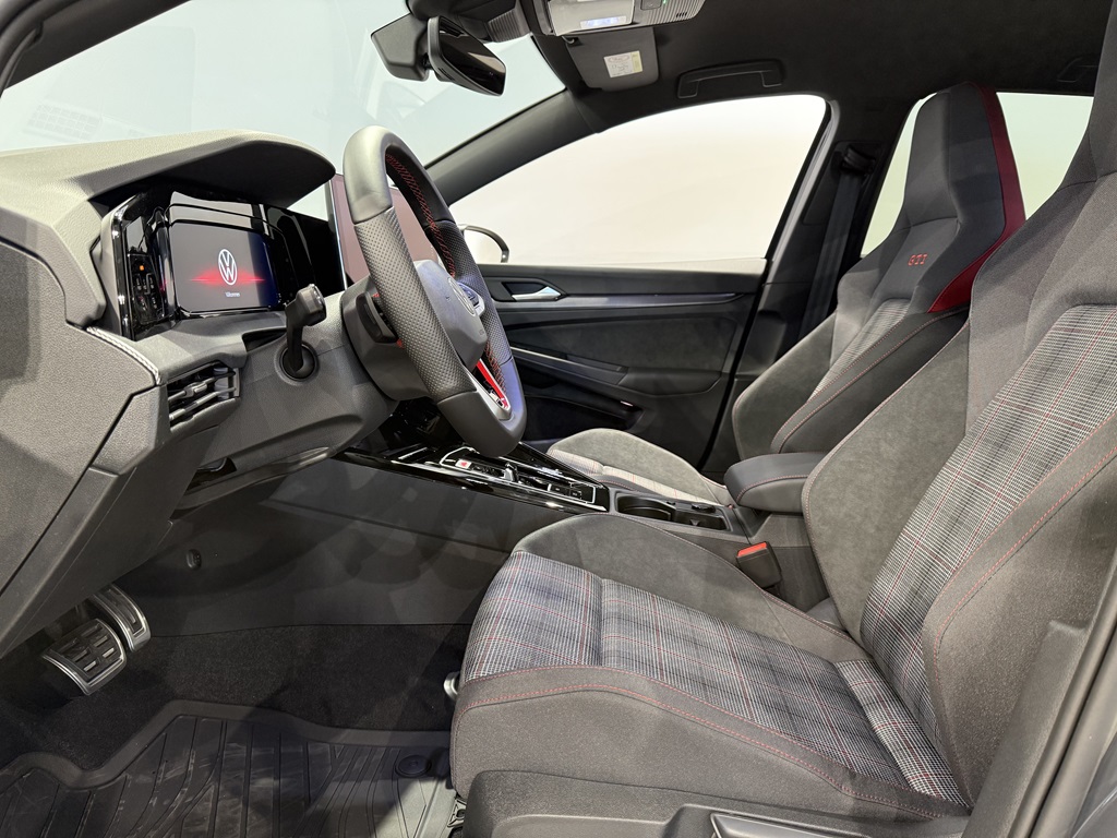 Volkswagen Golf NMH33S