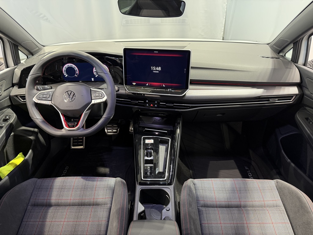 Volkswagen Golf NMH33S