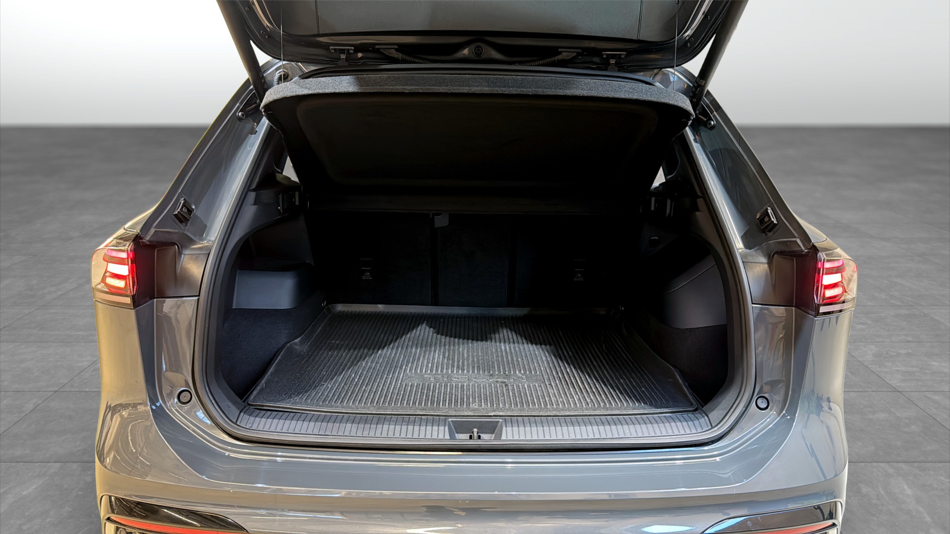 Volkswagen Tiguan NNJ07U