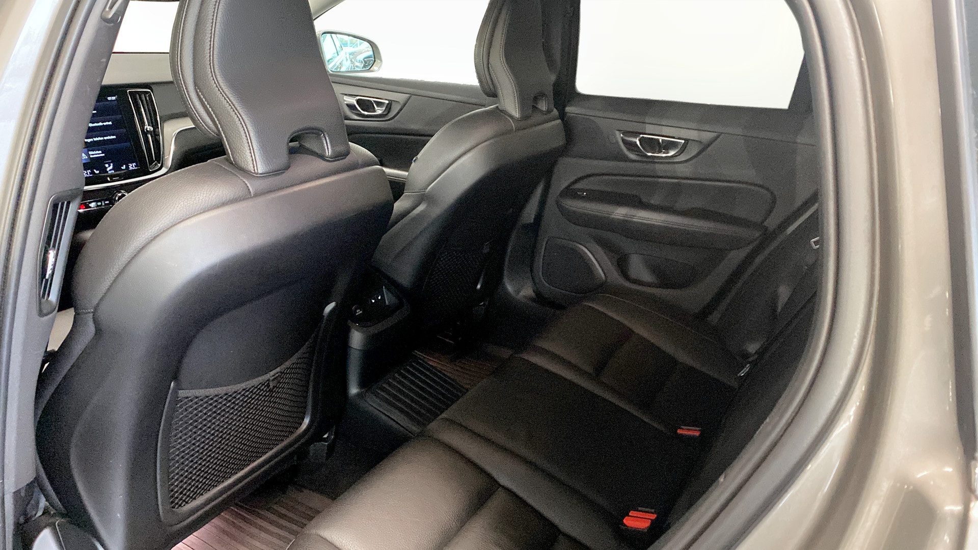 Volvo V60 NNU13A