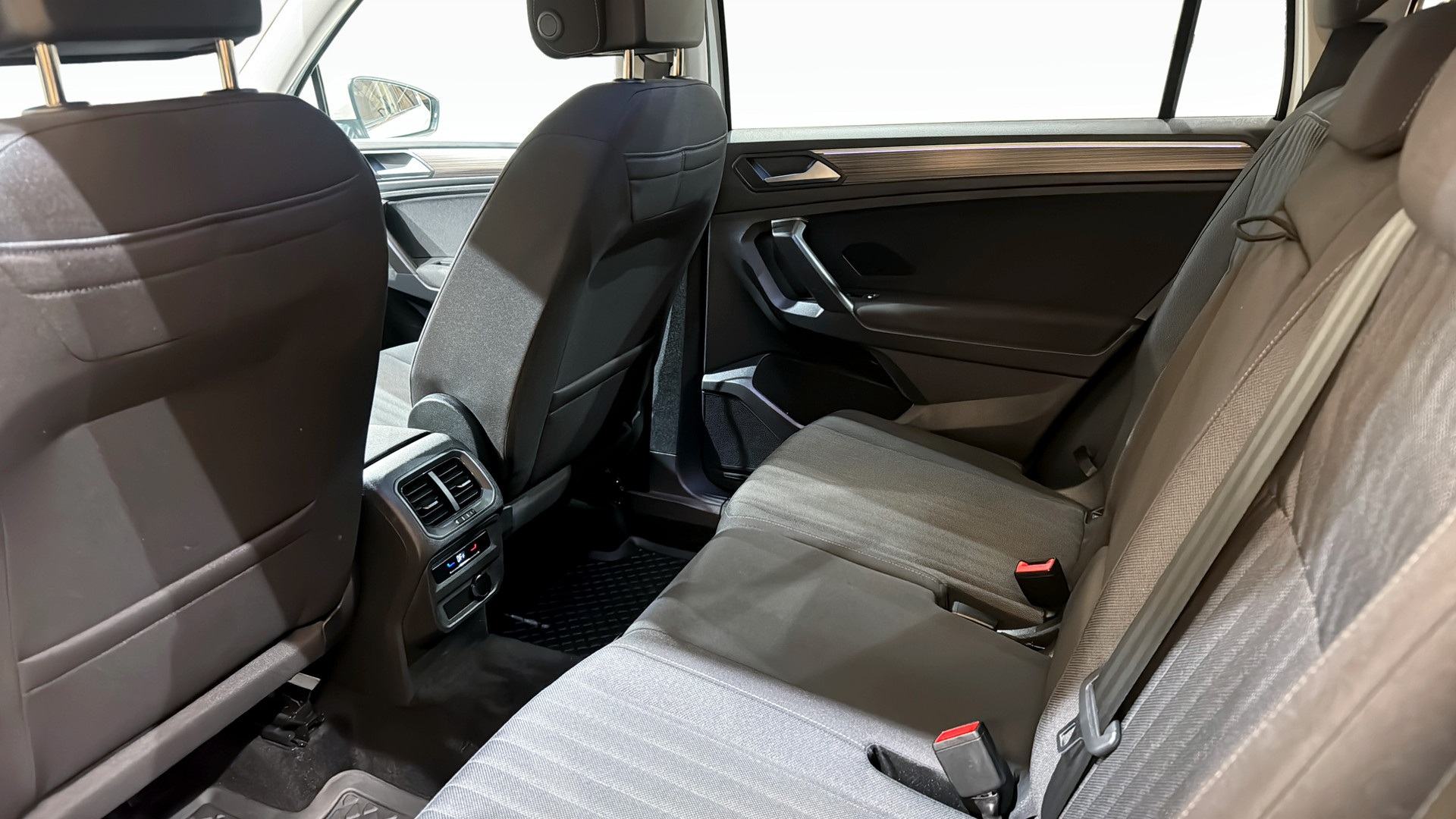 Volkswagen Tiguan Allspace NRA37U