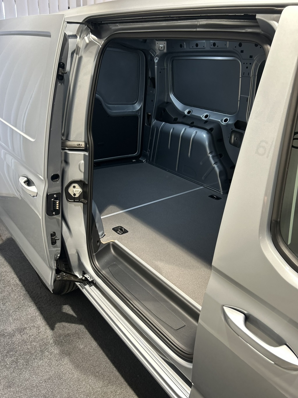 Volkswagen Caddy Cargo NRB31A