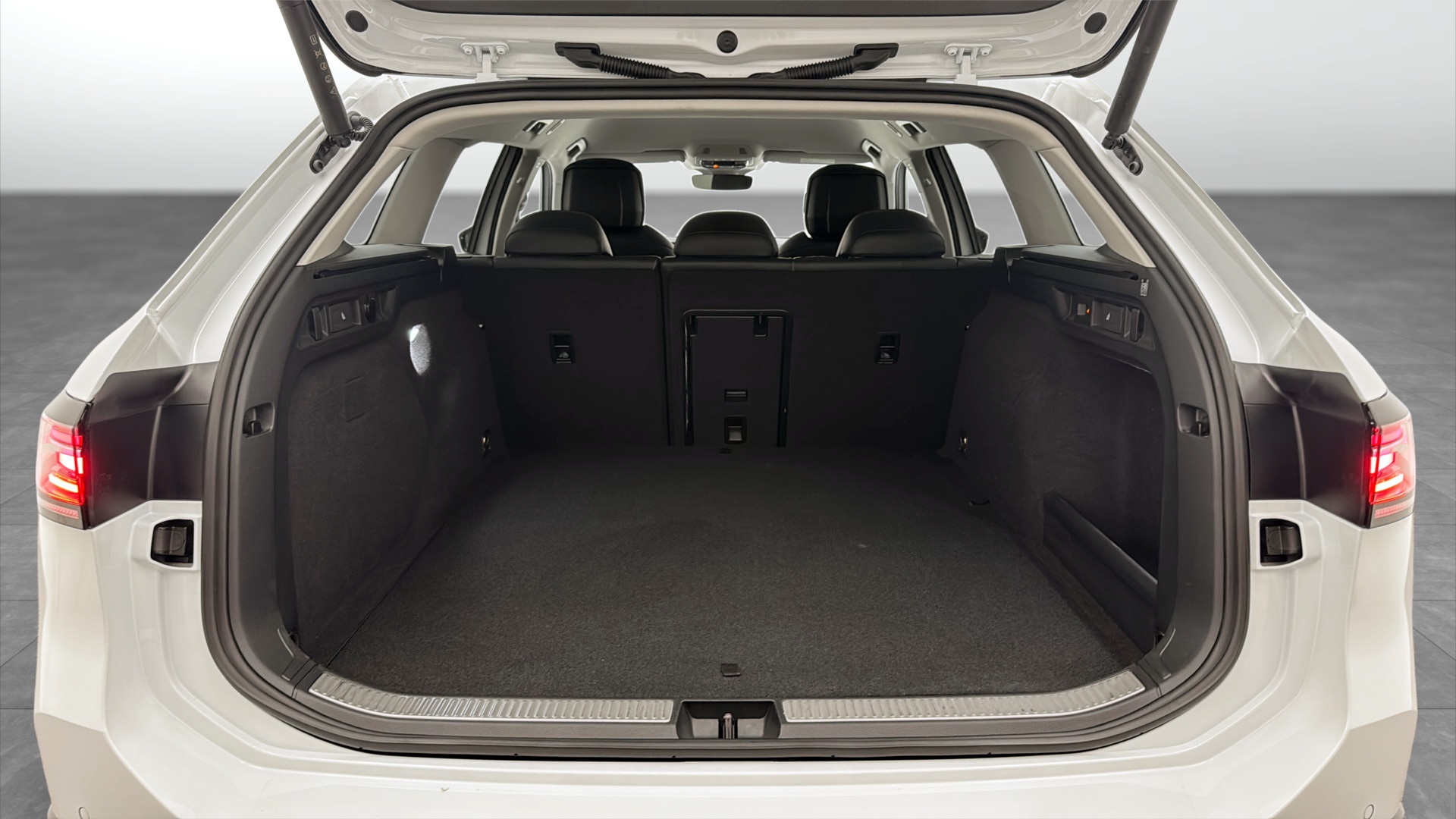 Volkswagen Passat Sportscombi NUH12Y