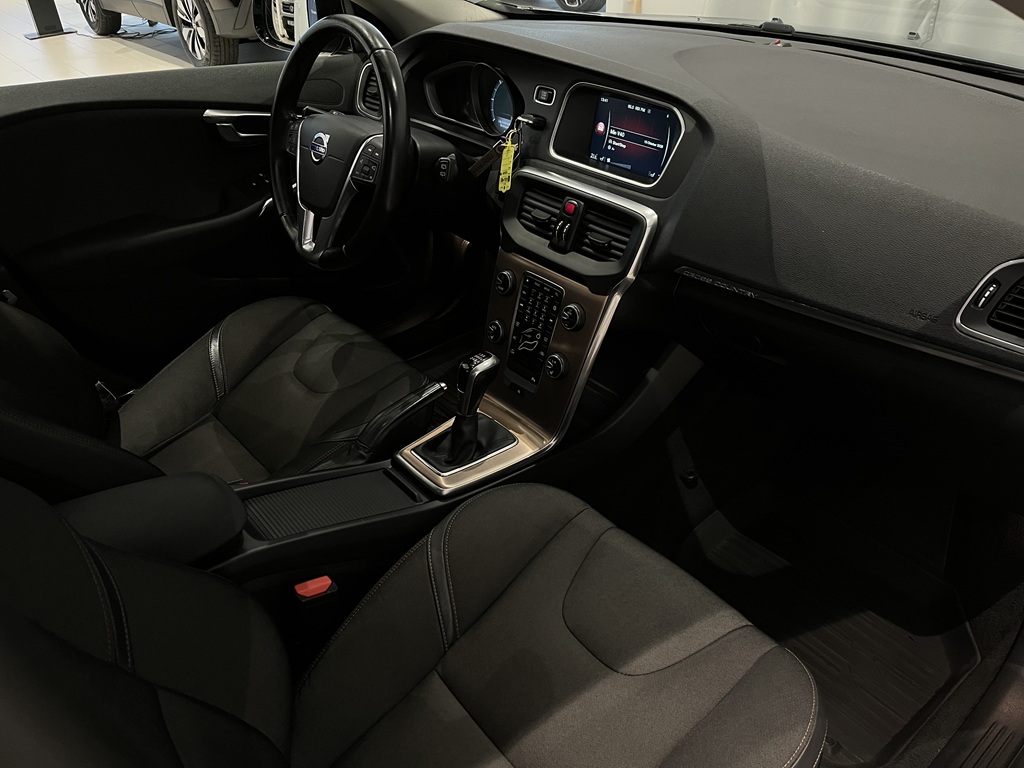 Volvo V40 NUU480
