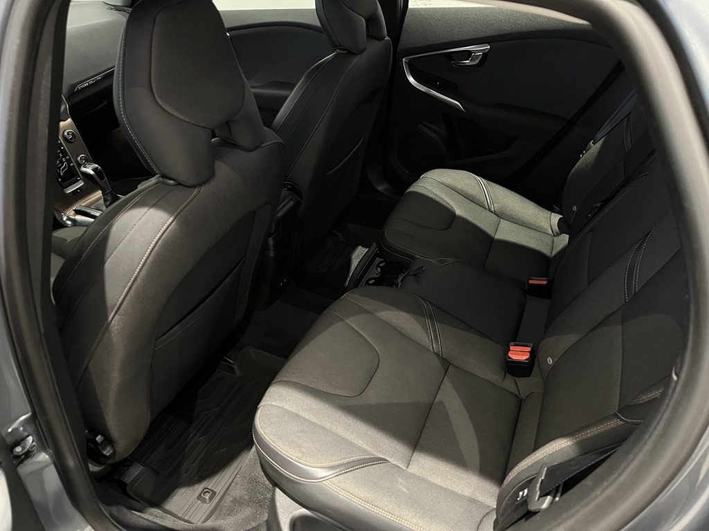 Volvo V40 NUU480