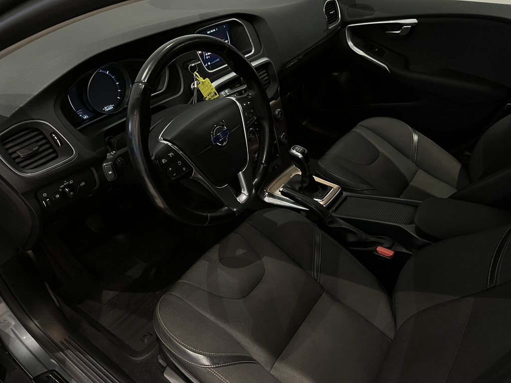 Volvo V40 NUU480