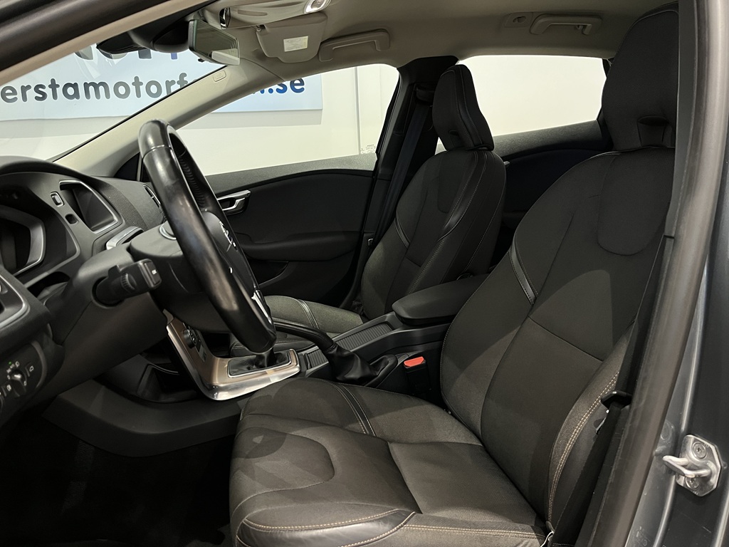Volvo V40 NUU480