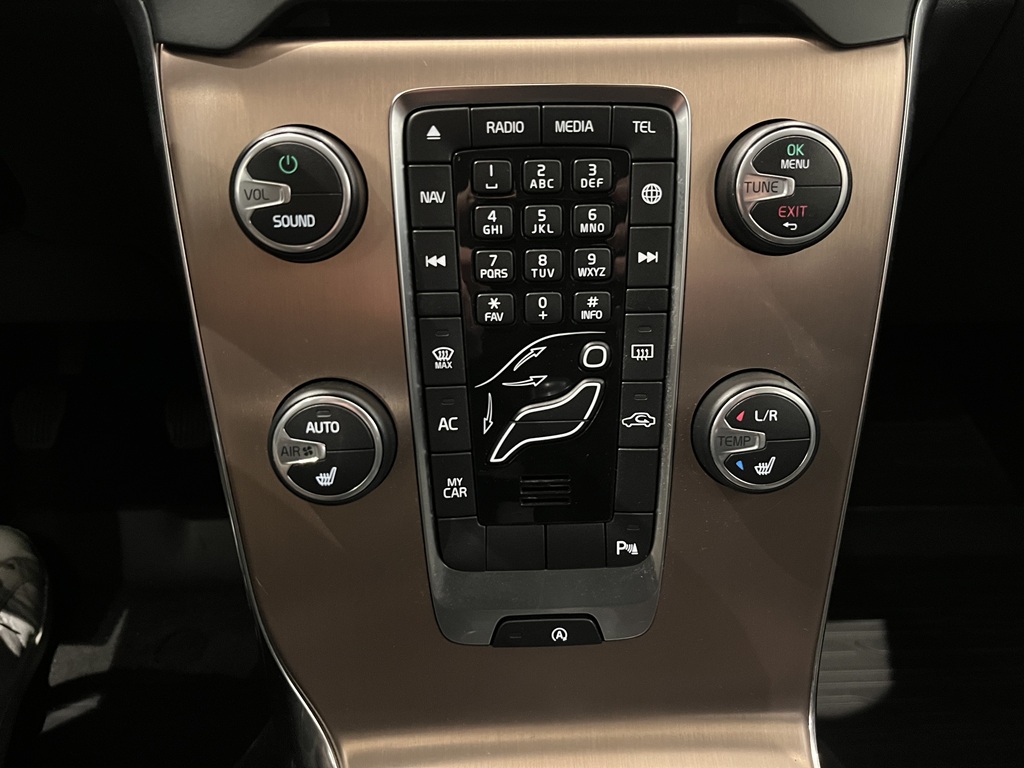 Volvo V40 NUU480