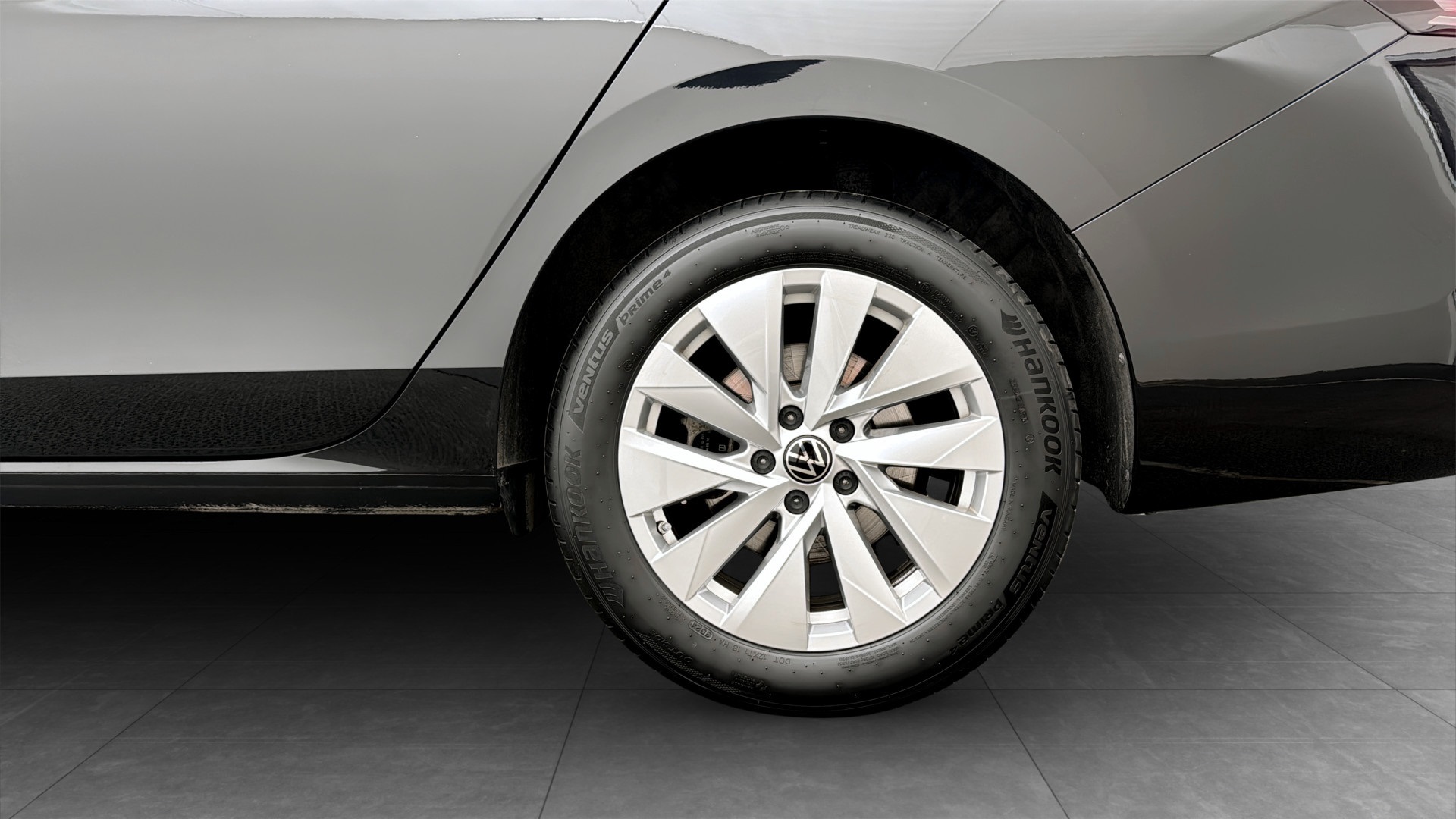Volkswagen Passat NWA69W