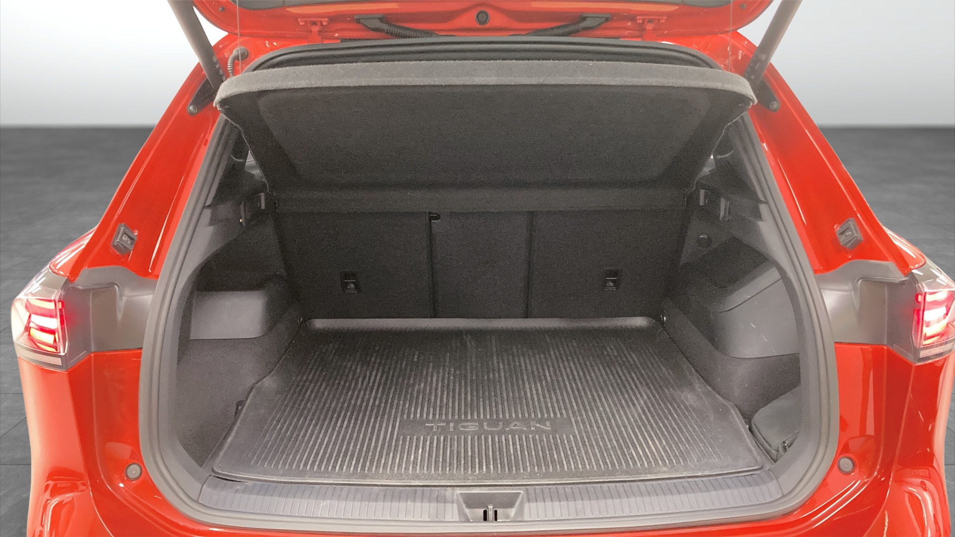 Volkswagen Tiguan NWG12S
