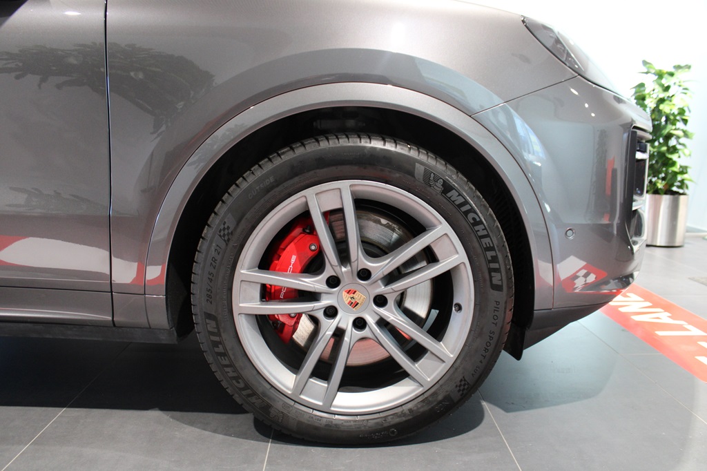 Porsche Cayenne NWW01Y