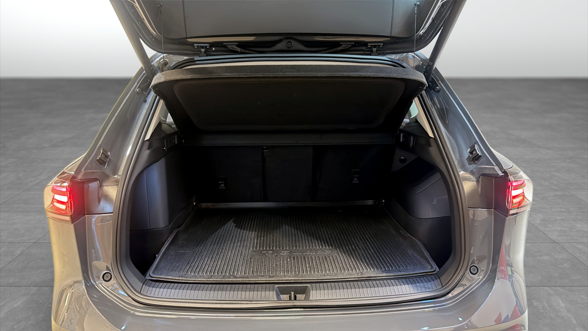 Volkswagen Tiguan NXJ97S