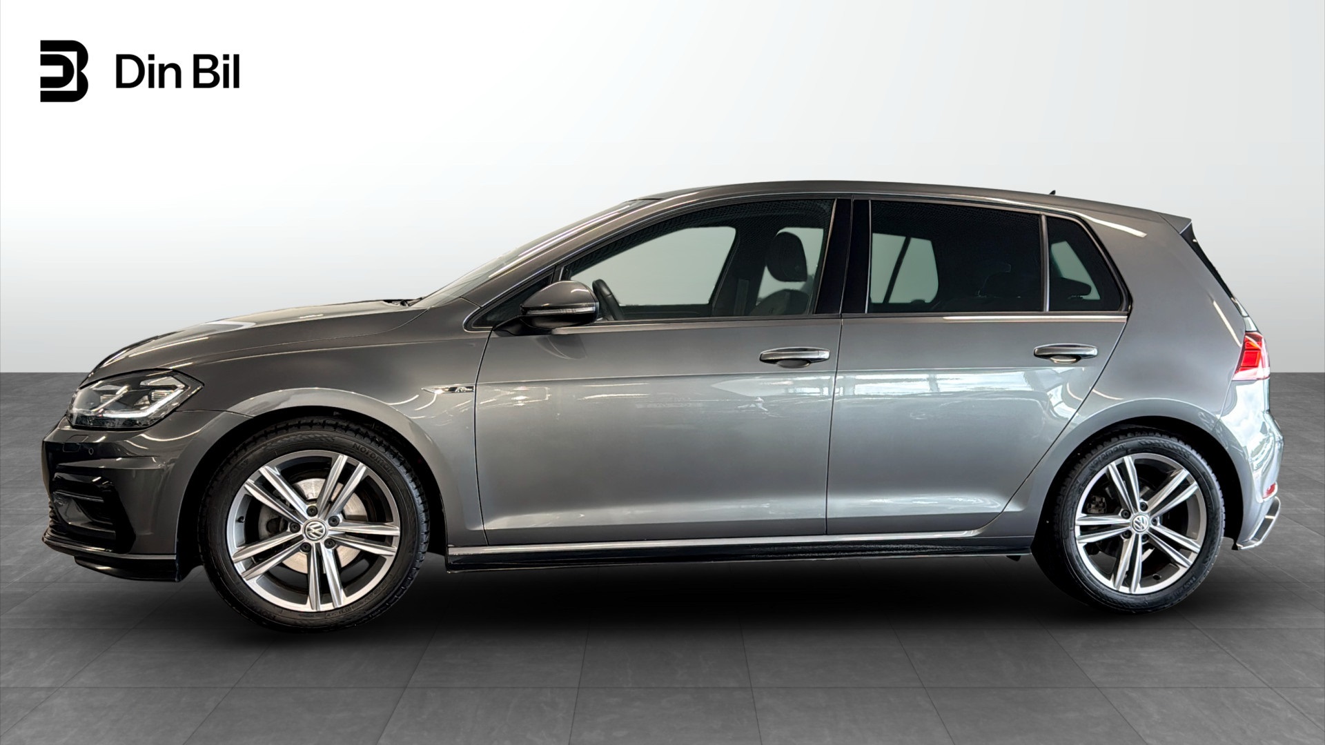 Volkswagen Golf NYC260