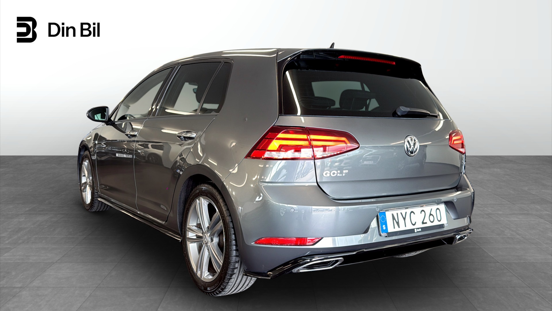 Volkswagen Golf NYC260
