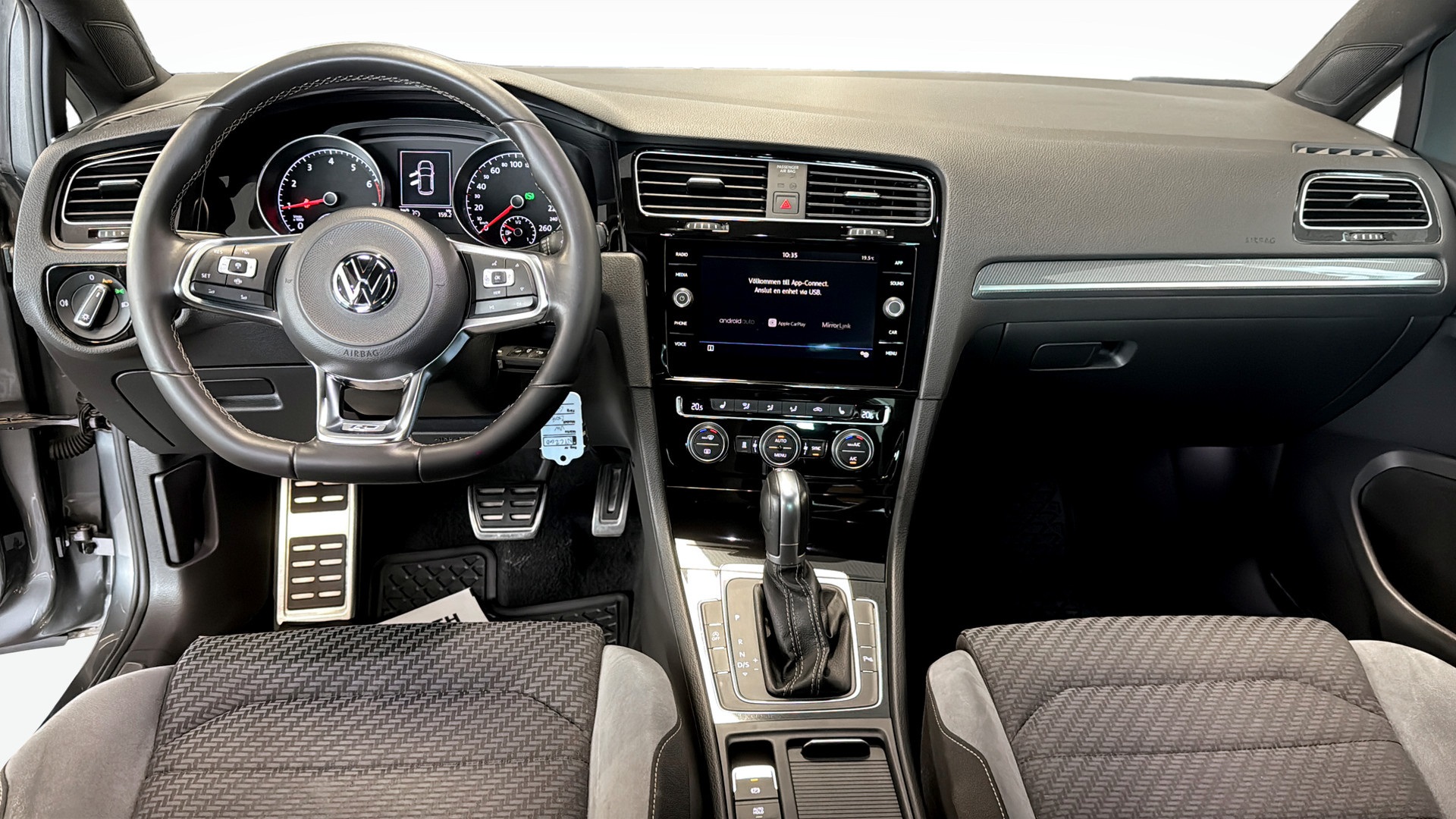 Volkswagen Golf NYC260