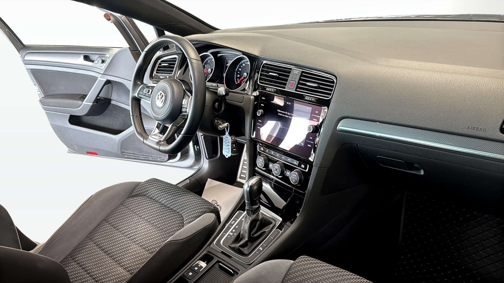 Volkswagen Golf NYC260