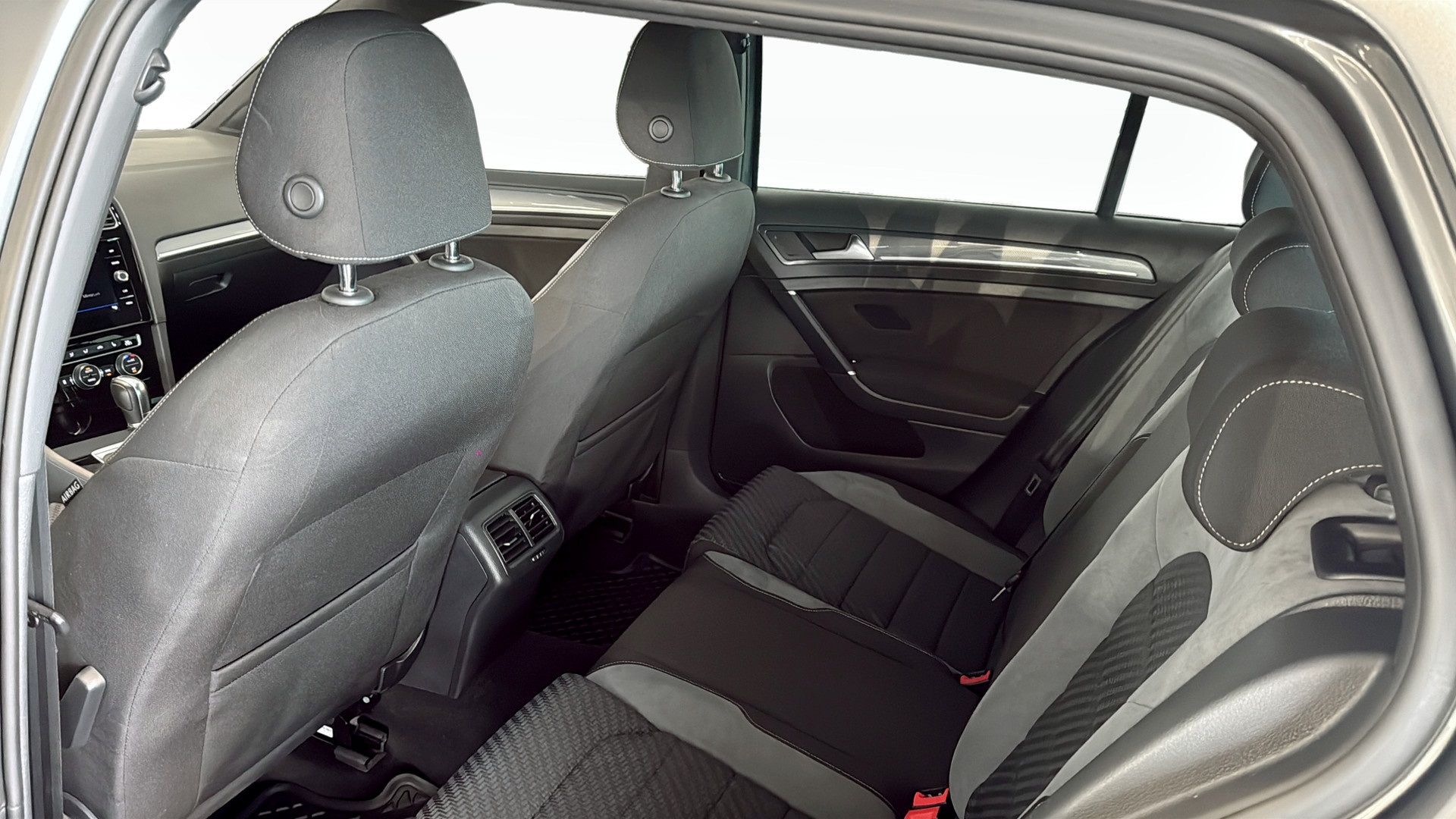 Volkswagen Golf NYC260