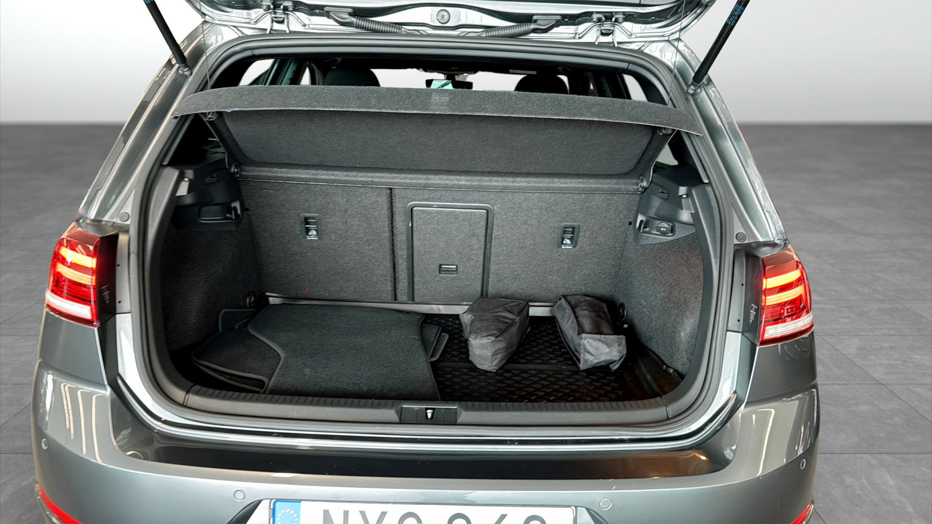 Volkswagen Golf NYC260