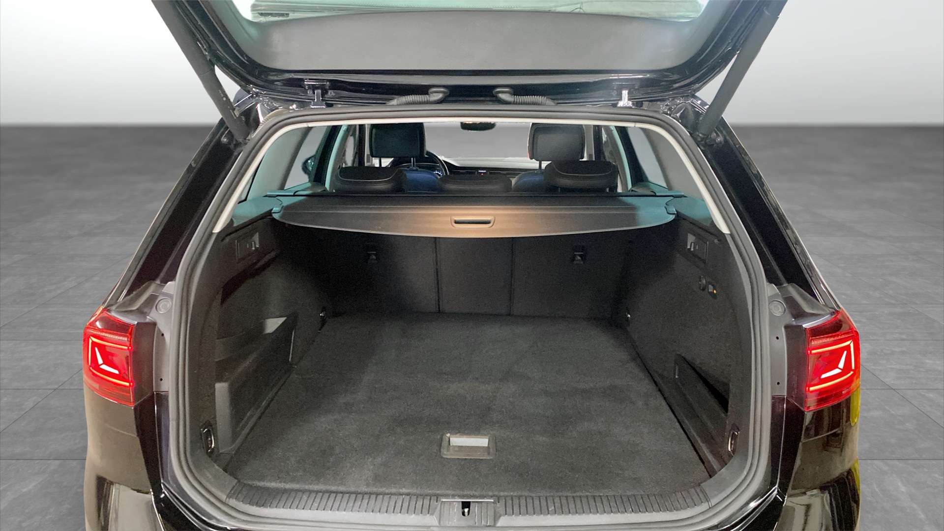 Volkswagen Passat Sportscombi NZU83G