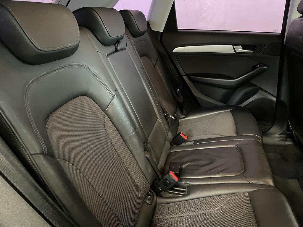 Audi Q5 OAX123