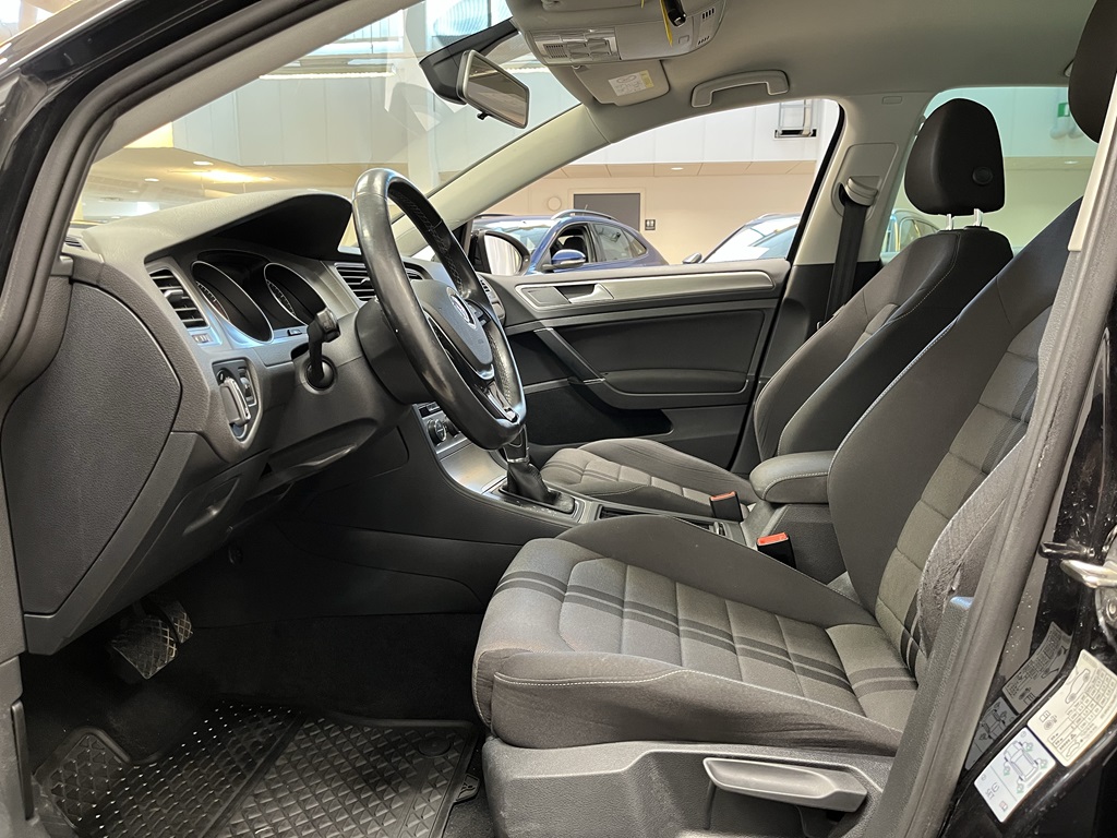 Volkswagen Golf OCJ030