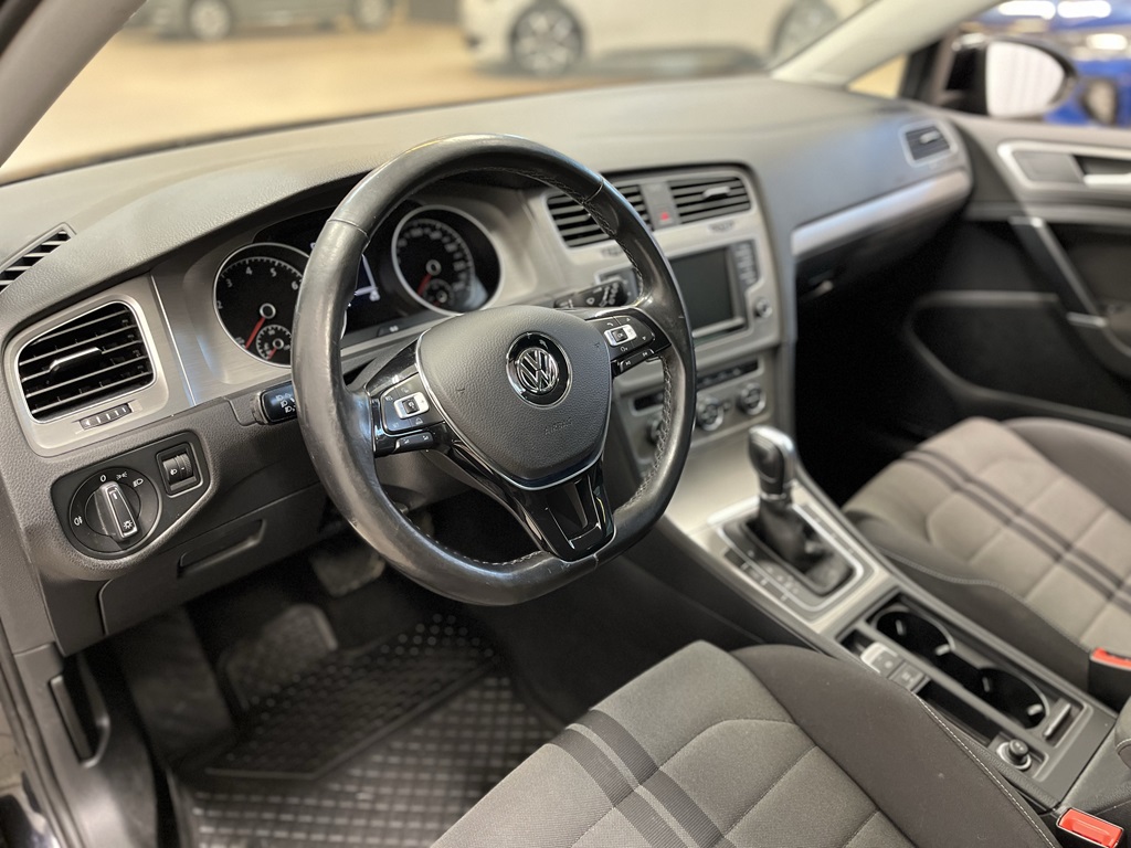 Volkswagen Golf OCJ030