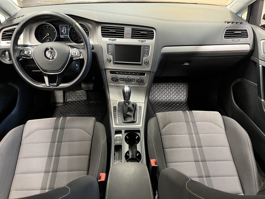 Volkswagen Golf OCJ030