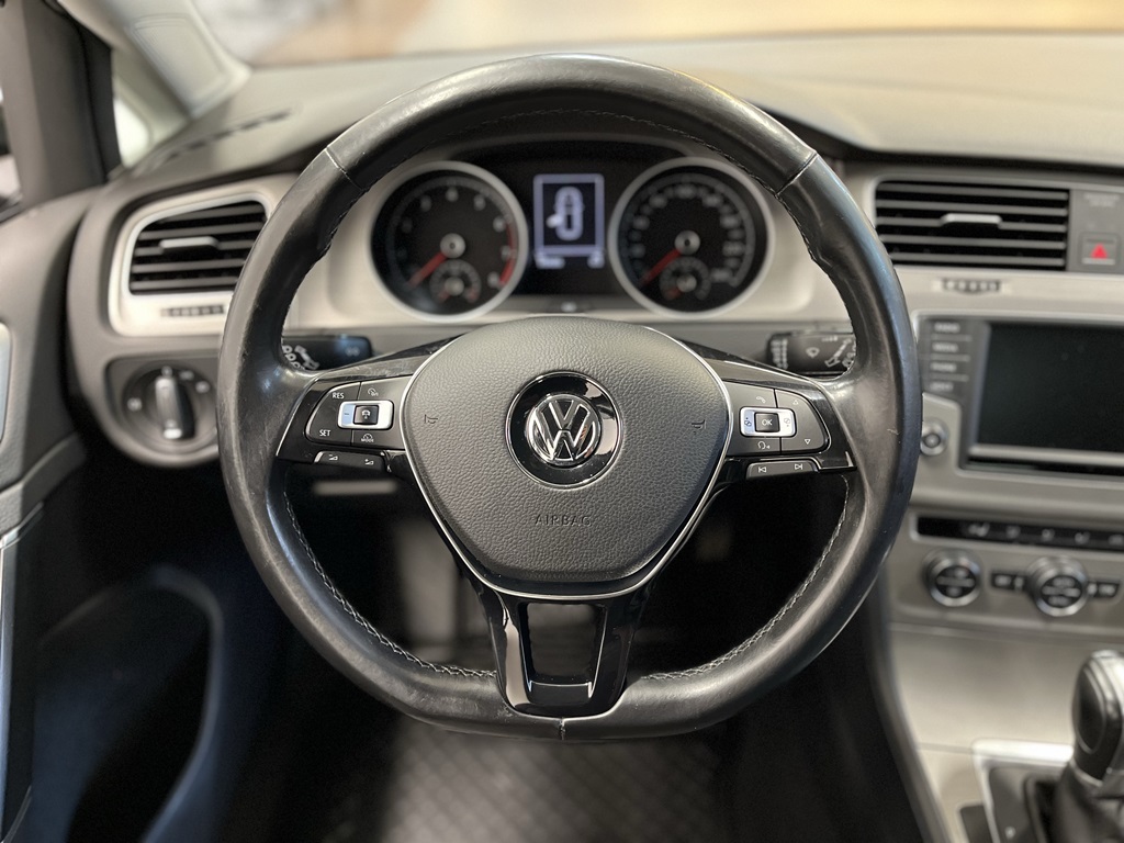 Volkswagen Golf OCJ030