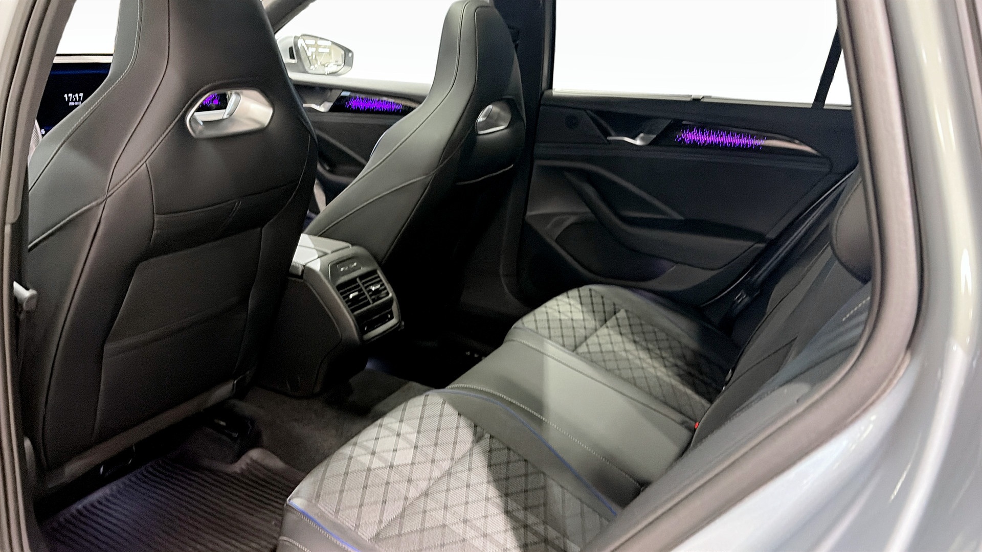 Volkswagen Passat OEJ08W
