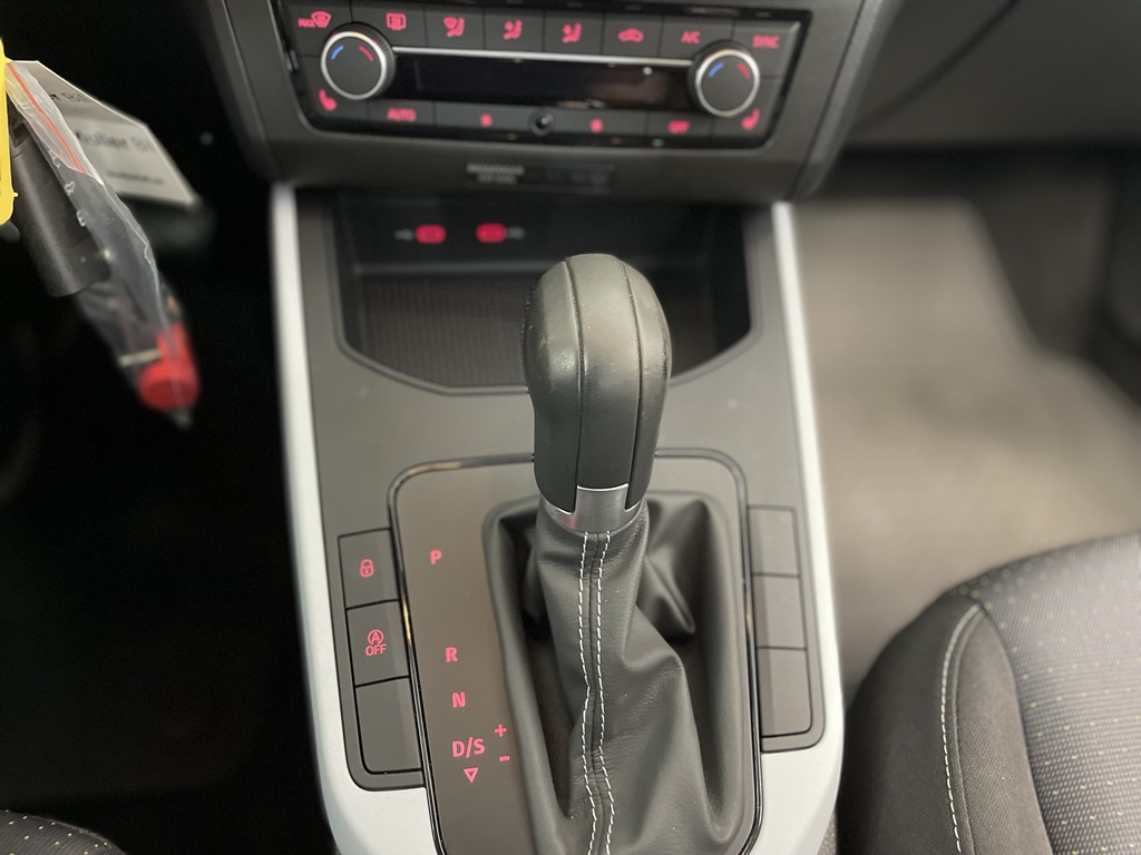 SEAT Arona OEU43N
