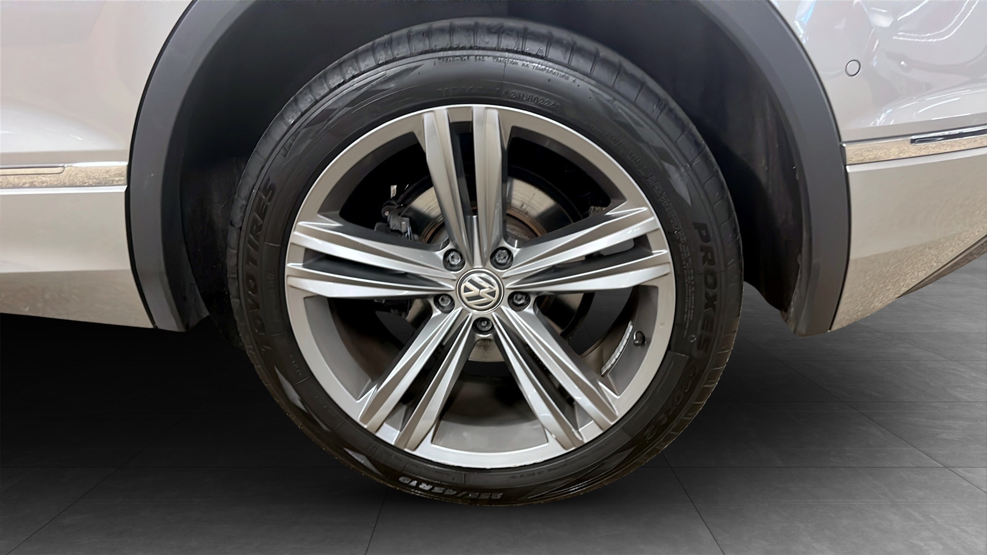 Volkswagen Tiguan OFS955