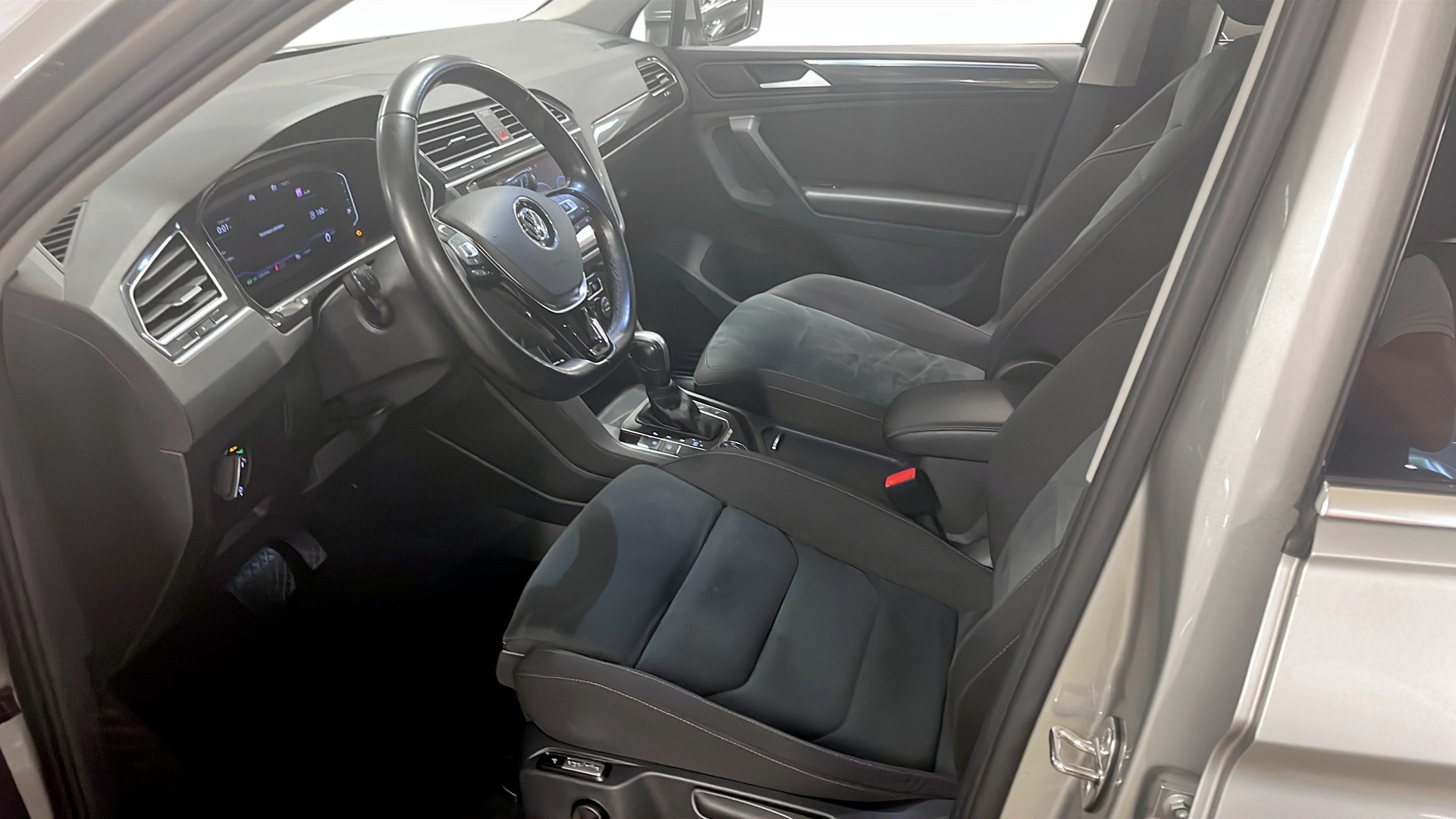 Volkswagen Tiguan OFS955
