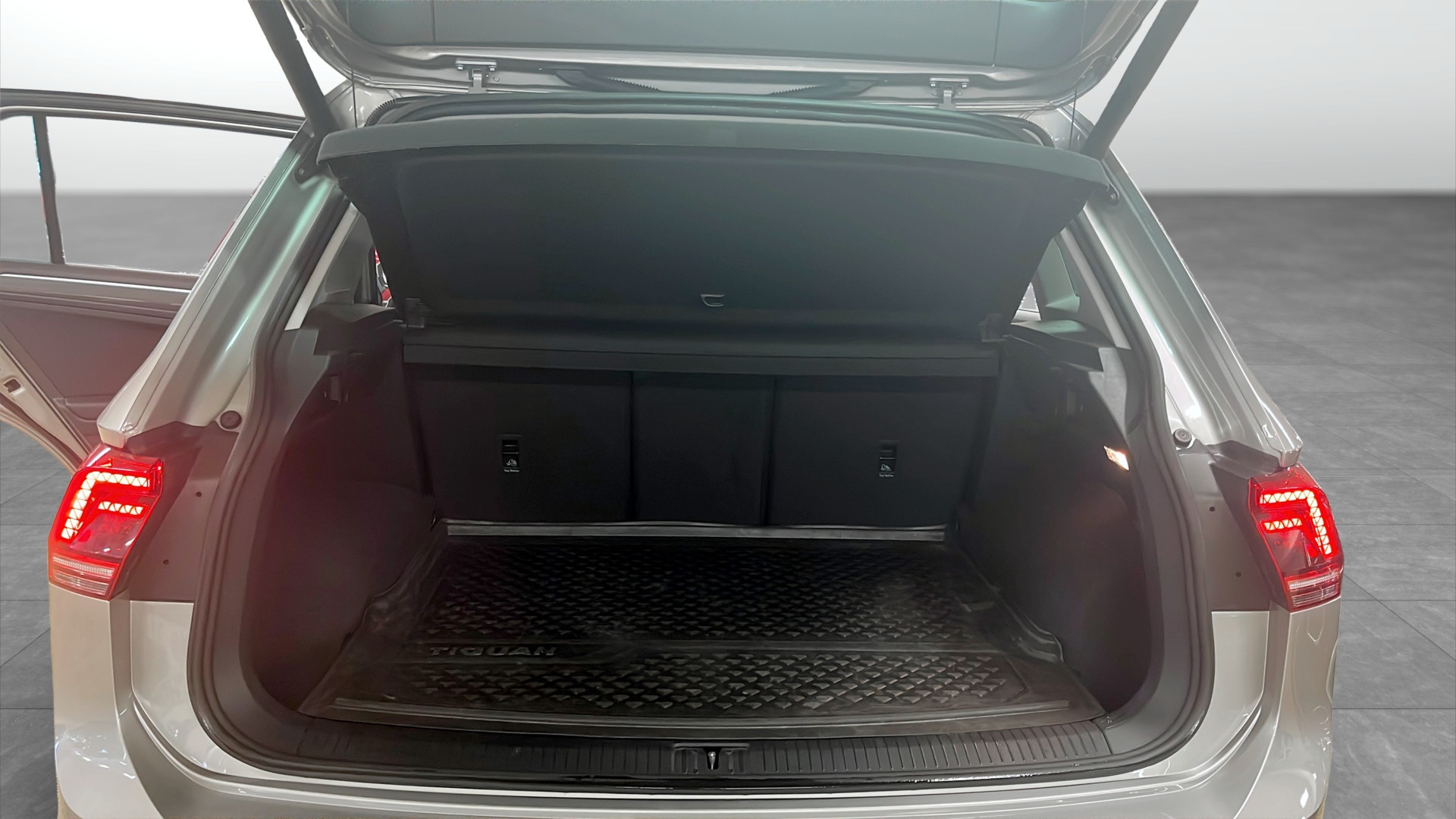 Volkswagen Tiguan OFS955