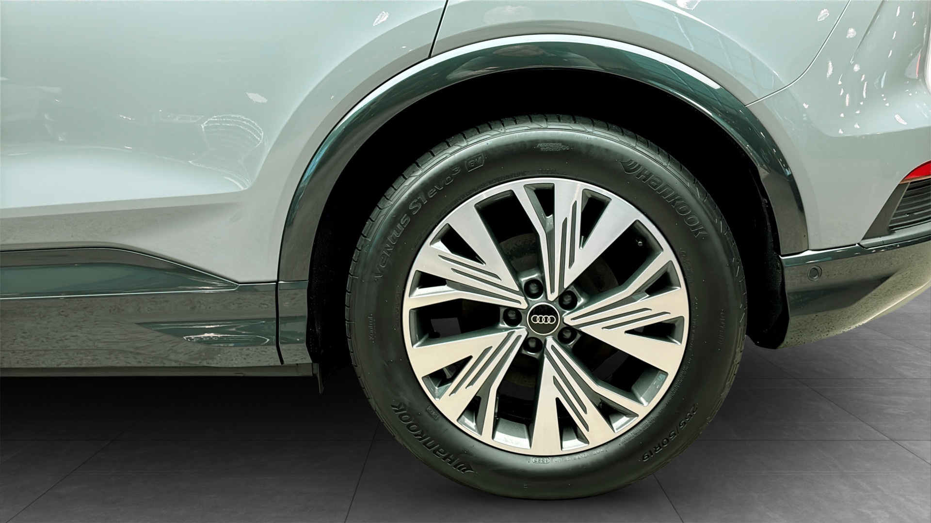 Audi Q4 e-tron OGK23W